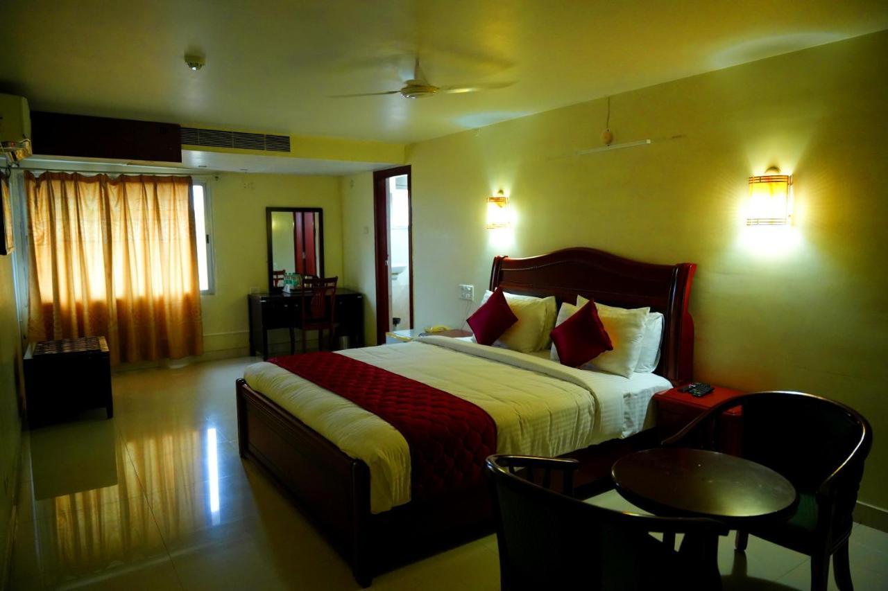 Mg Zion Hotel ตีรูปาติ ภายนอก รูปภาพ