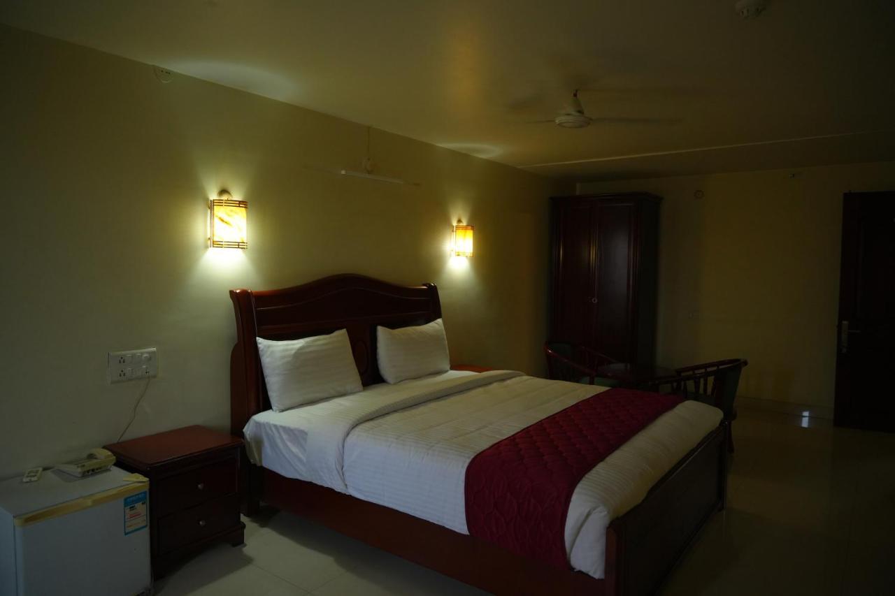 Mg Zion Hotel ตีรูปาติ ภายนอก รูปภาพ