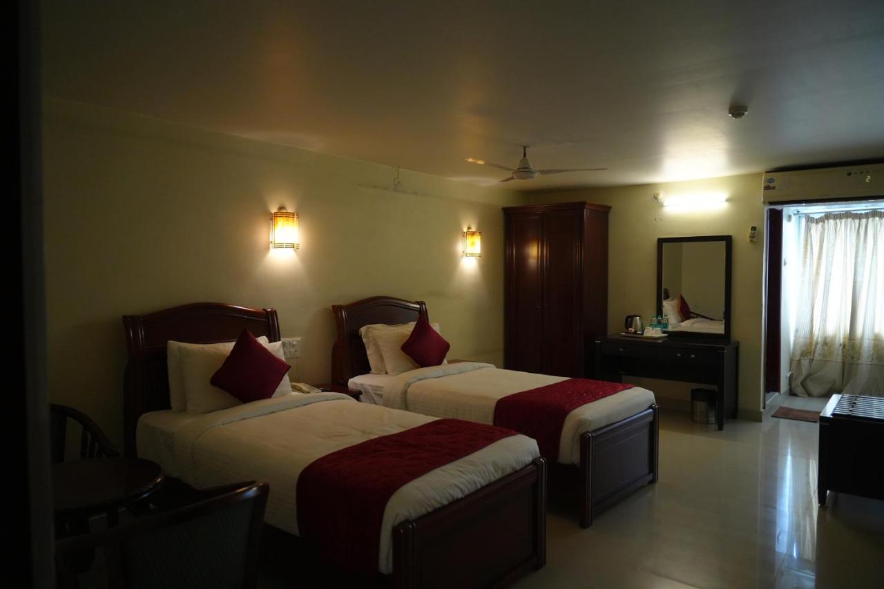 Mg Zion Hotel ตีรูปาติ ภายนอก รูปภาพ