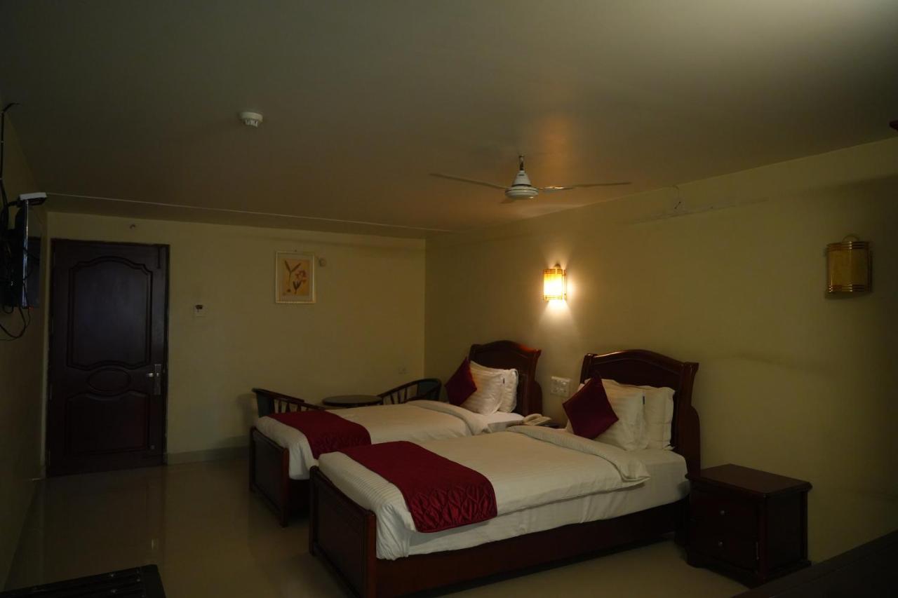 Mg Zion Hotel ตีรูปาติ ภายนอก รูปภาพ