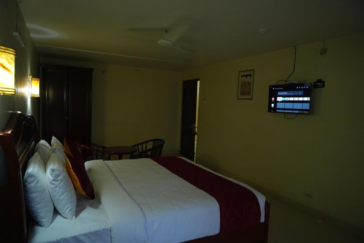 Mg Zion Hotel ตีรูปาติ ภายนอก รูปภาพ